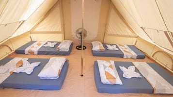 Chambre Quadruple (Baol, Fan) | Bureau, draps fournis