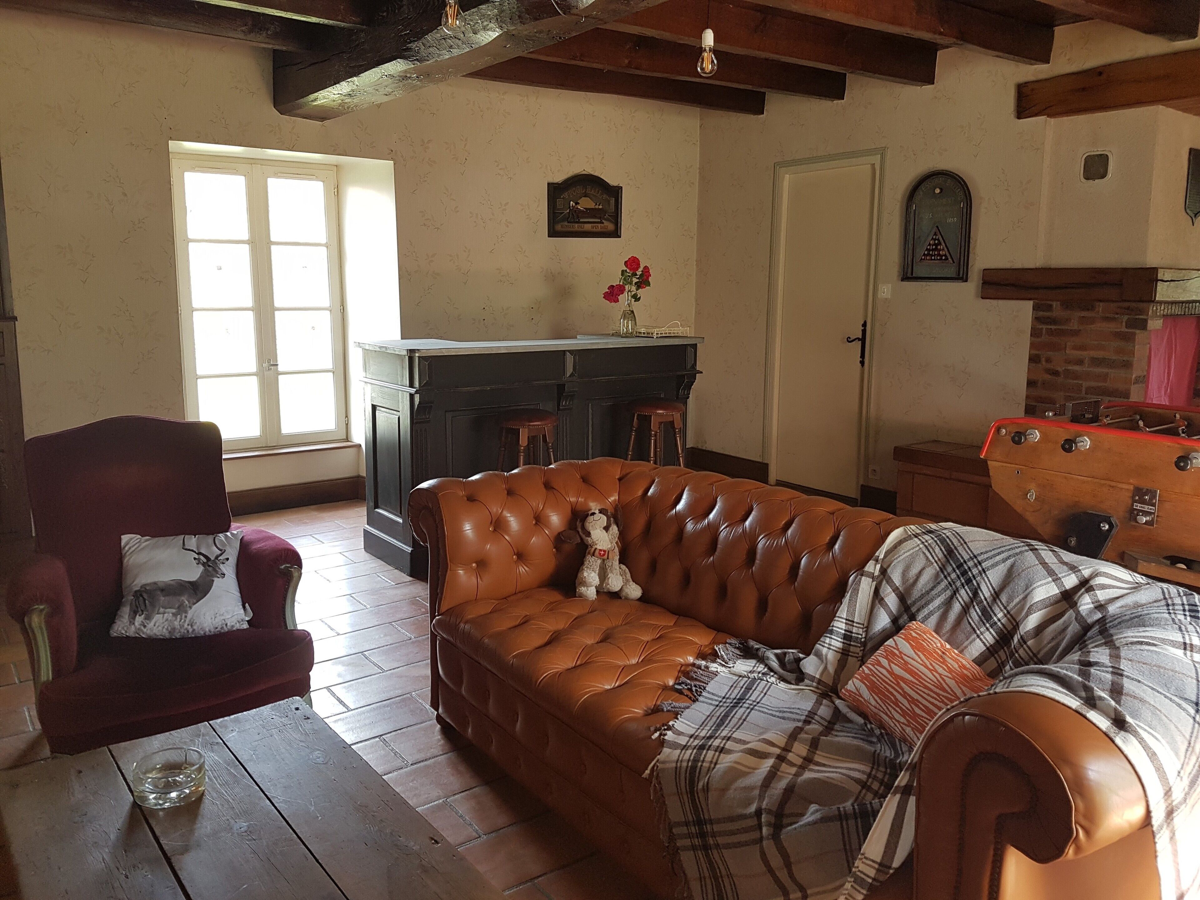 電視、足球機、乒乓球設施、書籍