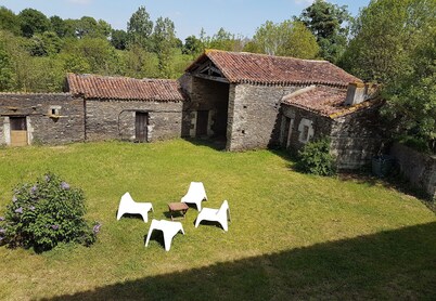 Logis de L'Ogrie located between Puy-du-Fou (35min) and Vouvant, classified village