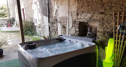 Logis de L'Ogrie located between Puy-du-Fou (35min) and Vouvant, classified village