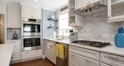 Luxury Monument Beach Villa /Short term rentals