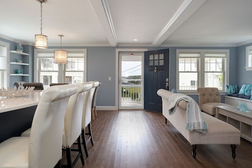 Luxury Monument Beach Villa /Short term rentals