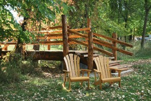 Property grounds - Adorable Cabin Thirty Minutes from Mt Rushmore - Super Clean Cabin On Canyon Lake Thirty Minutes from Mt Rushmore (Rapid City)