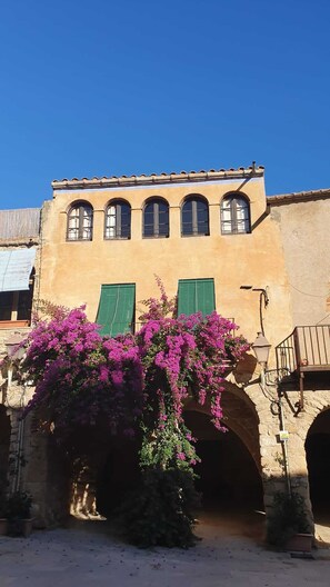 المنشأة من الخارج