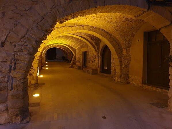 المنطقة المحيطة بالمنشأة