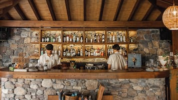 鸡尾酒酒吧、泳池景观、每天营业
