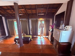 Camera Deluxe (River Front) | Minibar, una scrivania, Wi-Fi gratuito, lenzuola