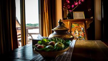 Deluxe Room (River Front) | Room amenity