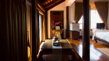 Deluxe Room (River Front) | Minibar, desk, free WiFi, bed sheets