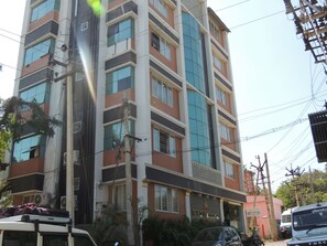 Mặt tiền nơi lưu trú