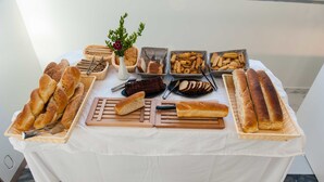 Free daily buffet breakfast - Amour Holiday Resort - Adults Only (Corfu)
