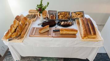 Free daily buffet breakfast