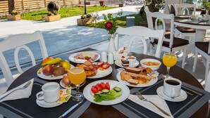 Free daily buffet breakfast - Amour Holiday Resort - Adults Only (Corfu)
