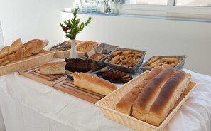 Bao gồm bữa sáng buffet hàng ngày 