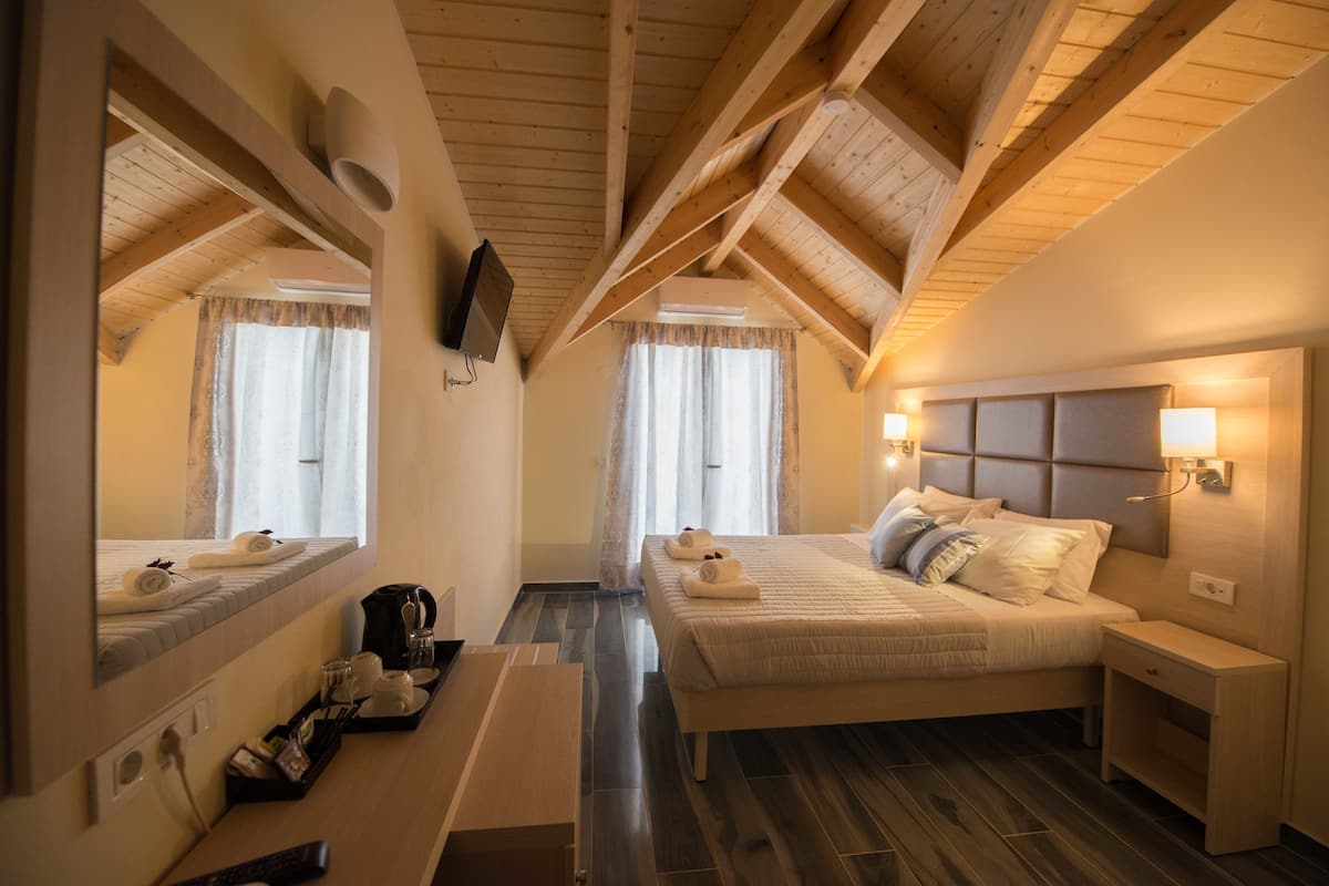 Habitación Deluxe | Caja de seguridad en la habitación, wifi gratis y ropa de cama