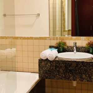 Luxury Apartment, 4 Bedrooms | Bathroom - City Nights  - JBR - Murjan 5 Tower (Dubai)