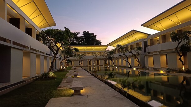A modern building with a courtyard and a reflective pool. - Guna Graha Kuta (Kuta)