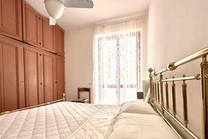 1 bedroom, bed sheets - N080 - Numana, two-room apartment with terrace in the center (Sirolo)