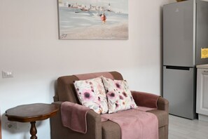 TV - N080 - Numana, two-room apartment with terrace in the center (Sirolo)