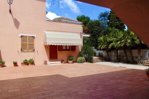 Exterior - N080 - Numana, two-room apartment with terrace in the center (Sirolo)