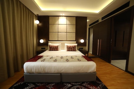 Egyptian cotton sheets, premium bedding, down comforters, pillowtop beds