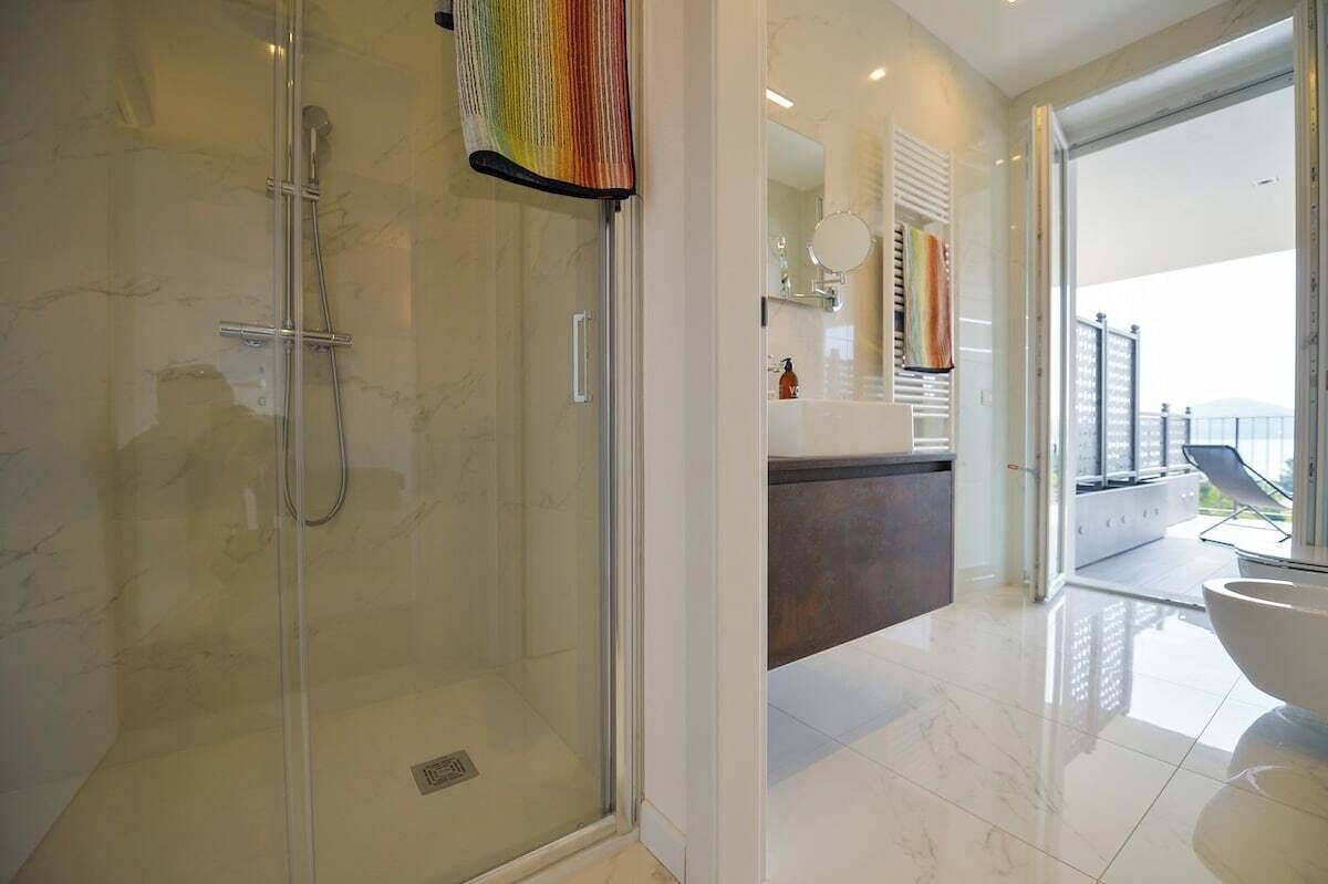 Dusche, Haartrockner, Bidet