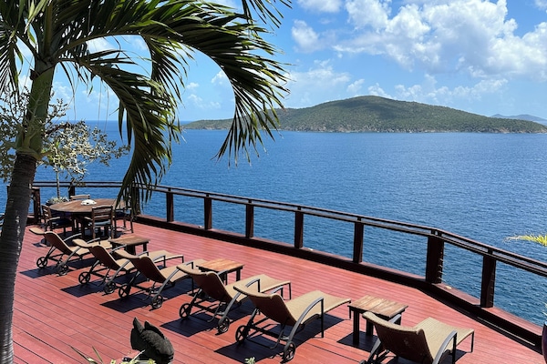 屋外ダイニングエリア