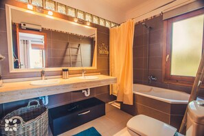 Badewanne, Haartrockner