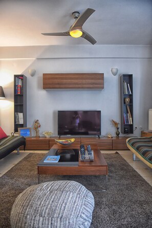 Smart TV, fireplace, DVD player, books - a luxury and comfortable maisonette-Sun maisonette (Kostakii)