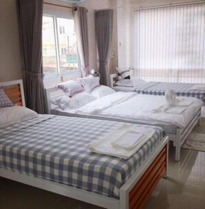 In-room safe, blackout drapes, rollaway beds, free WiFi - Chogun Hostel (Chumphon)