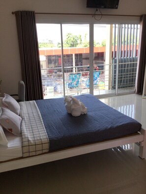 Family Quadruple Room - Chogun Hostel (Chumphon)