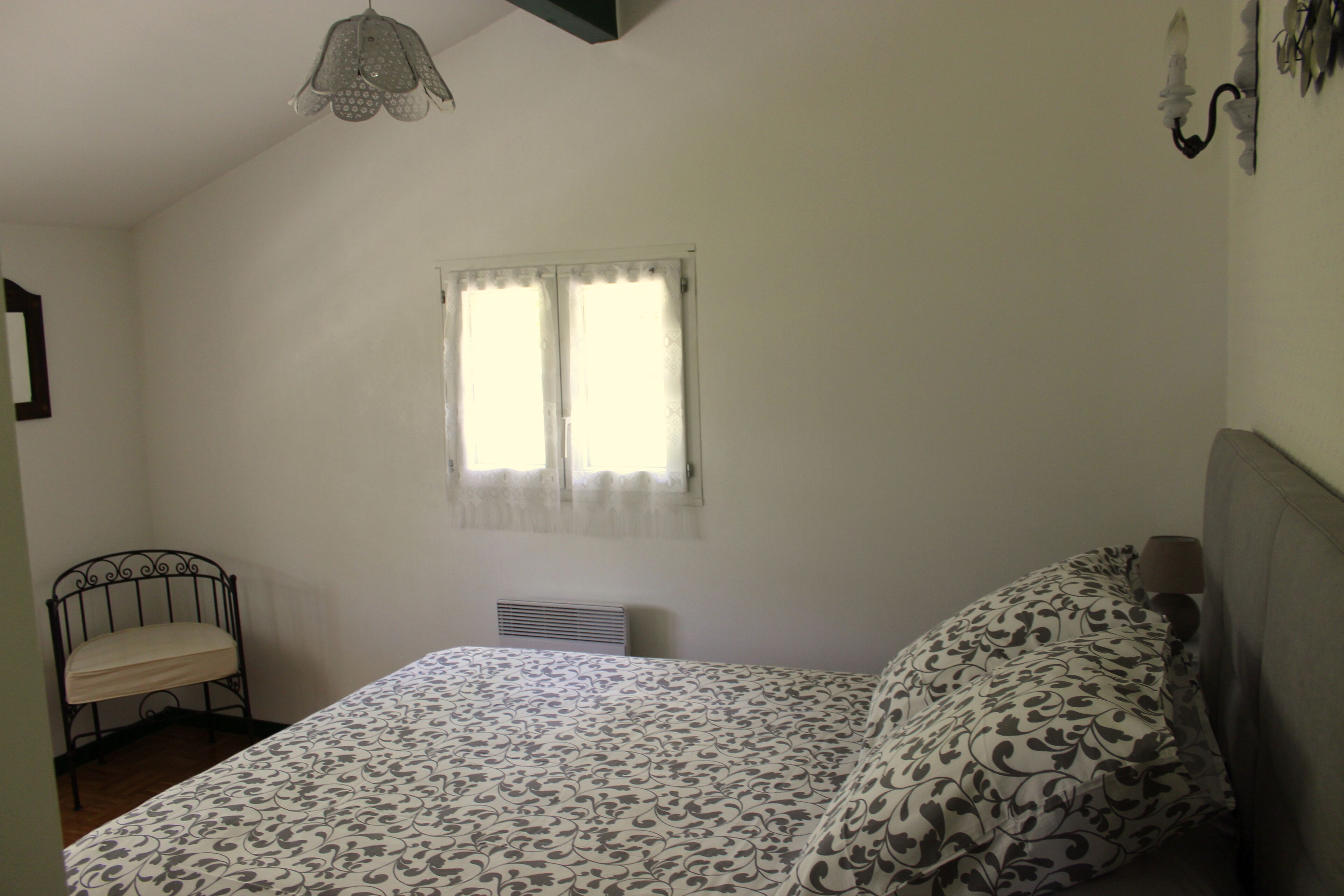 1 chambre, fer et planche à repasser, Wi-Fi gratuit, draps fournis