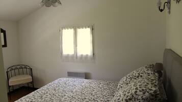 1 chambre, fer et planche Ă repasser, Wi-Fi gratuit, draps fournis