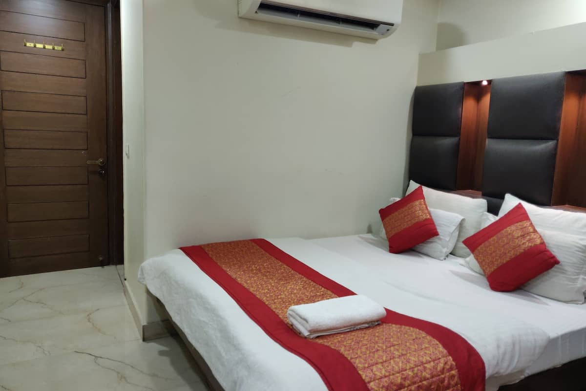 1 bedroom, Frette Italian sheets, premium bedding, memory foam beds