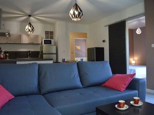 Modern Apartment with Terrace, Pool Access, and WiFi - 6 People, Saint-Cyprien