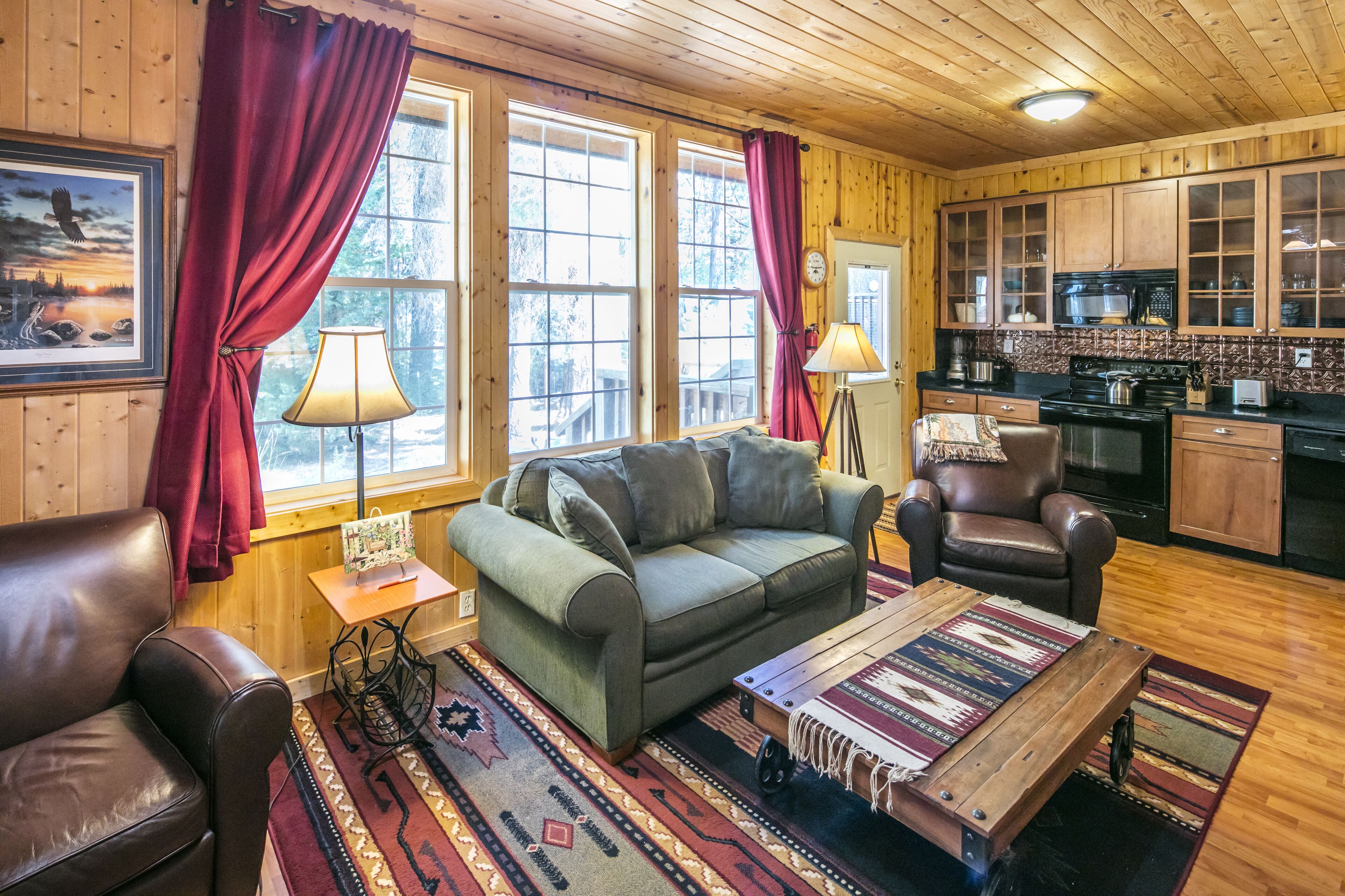 Beautiful Yosemite Log Cabin ~ 2 Miles to Yosemite Entrance