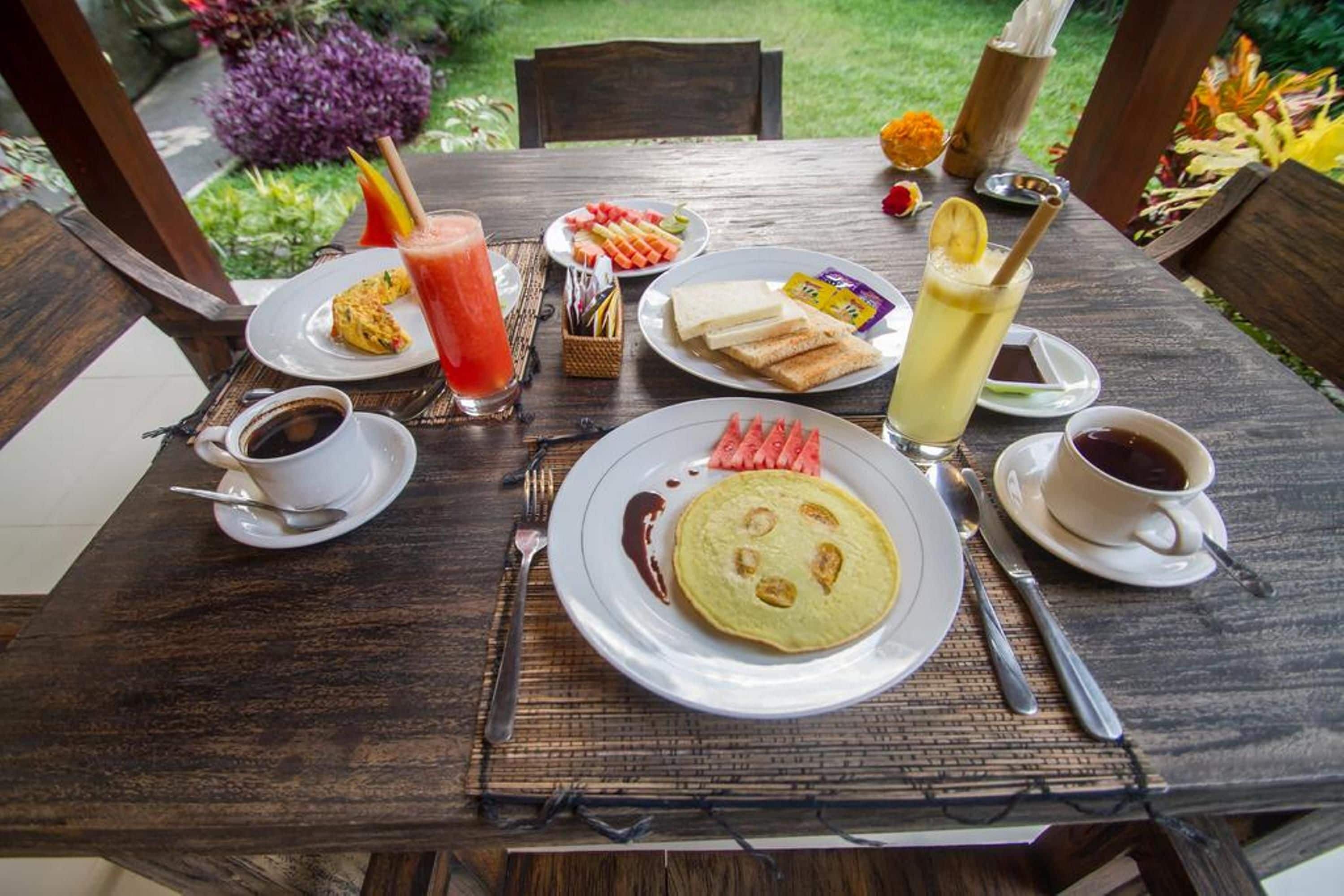 Desayuno continental diario (IDR 65000 por persona)