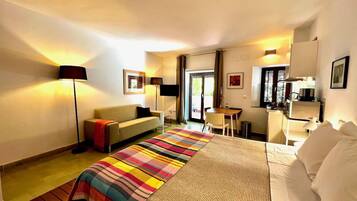 Studio Exclusif, salle de bains attenante, vue jardin (Studio with terrace)