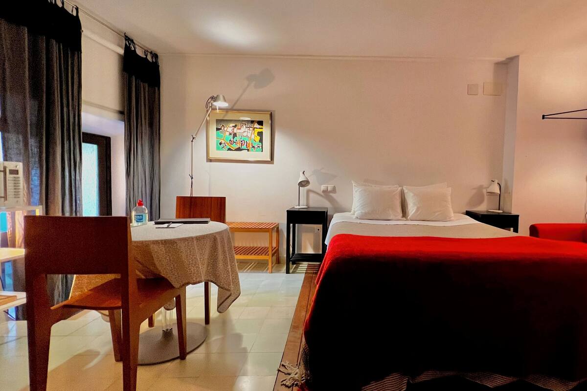 Doppia Standard, bagno in camera, vista giardino (Ground floor studio) | 1 camera, materassi a doppio strato, con stile personalizzato