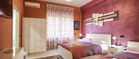 Comfort Triple Room | Blackout curtains, free WiFi, individually decorated