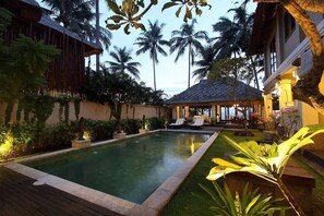 Outdoor pool, free cabanas, pool umbrellas - Anjani Villa (Manggis)