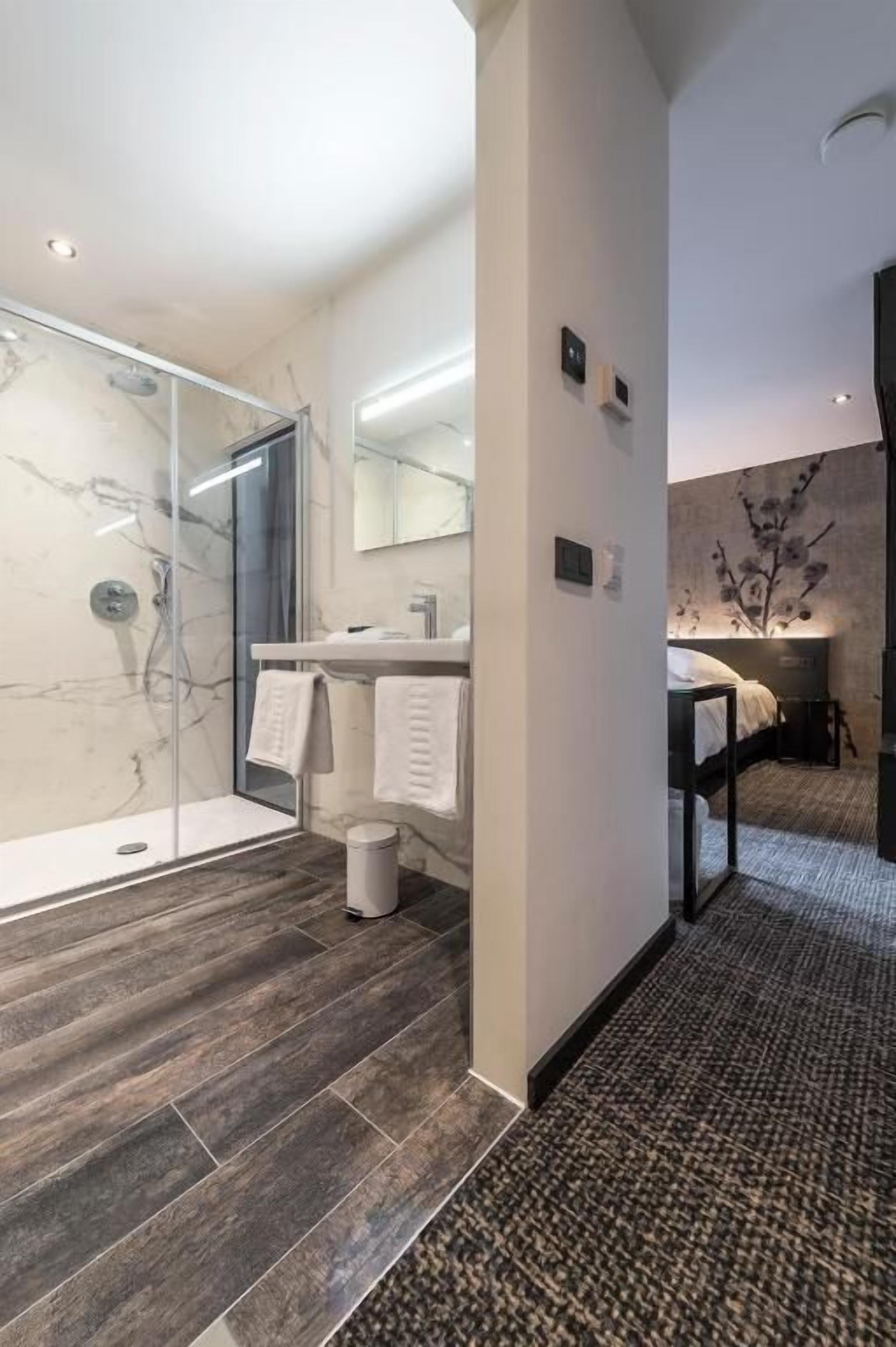 deluxe room | bathroom | deep-soaking bathtub, rainfall showerhead, towels