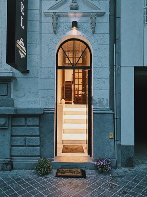 Property entrance - Hotel Monarc (Ostend)