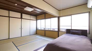 Private Vacation Home | 3 bedrooms, desk, iron/ironing board, free WiFi