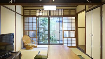 Private Vacation Home | 3 bedrooms, desk, iron/ironing board, free WiFi