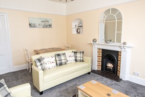 Apartment, Private Bathroom | Lounge - Babbacombe Apartments (Torquay)