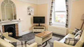 Apartment, Private Bathroom | Lounge