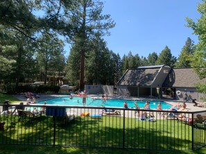 Condo, 2 phòng ngủ | Hồ bơi