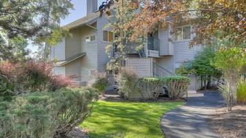 Condo, 2 Bedrooms | Exterior