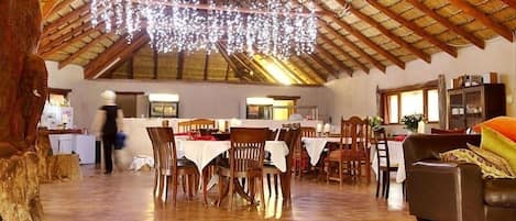 Breakfast and lunch served, local and international cuisine